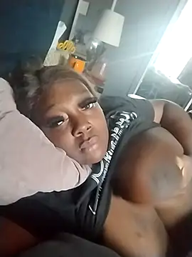 Snapshot of BiancaClarkson chatting on 11, 11, 2025 BiancaClarkson online show from 11, 11, 2025