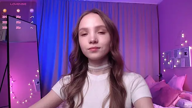 Snapshot of Adria_Arjona chatting on 9, 5, 2026 Adria Arjona online show from 9, 5, 2026