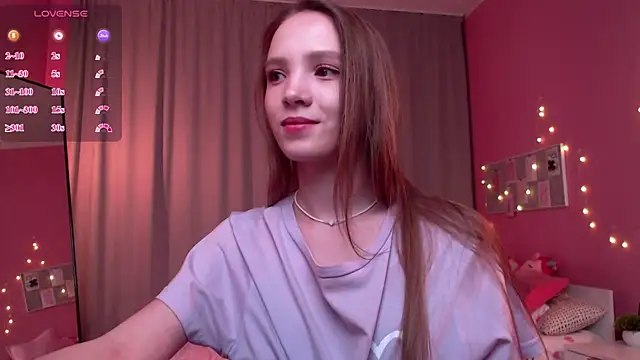 Snapshot of Adria_Arjona chatting on 17, 6, 2026 Adria Arjona online show from 17, 6, 2026