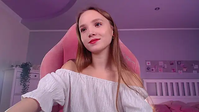 Adria Arjona online show from 6, 11, 2025