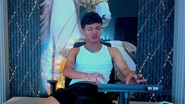 Yilmer hot online show from 2, 11, 2025