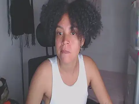 shayna cute online show from 10, 5, 2026