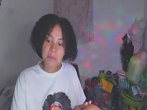 shayna cute online show from 27, 5, 2026