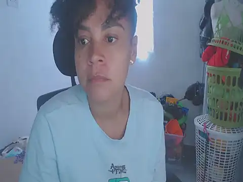shayna cute online show from 19, 5, 2026
