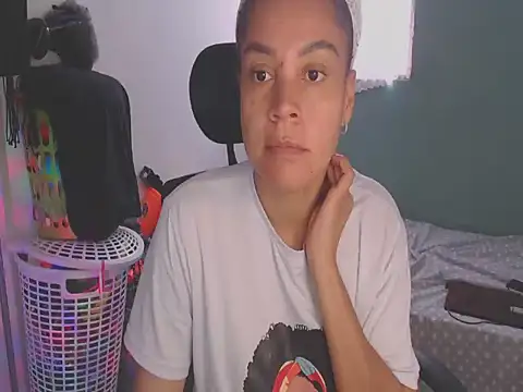 shayna cute online show from 20, 6, 2026