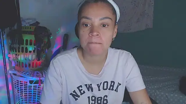 Snapshot of shayna_cute chatting on 1, 7, 2026 shayna cute online show from 1, 7, 2026