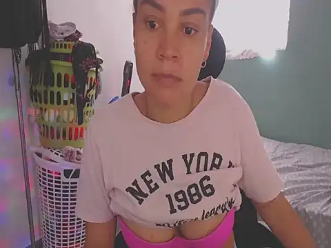 Snapshot of shayna_cute chatting on 1, 7, 2026 shayna cute online show from 1, 7, 2026