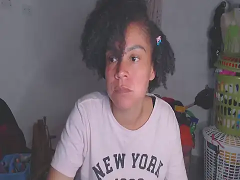 shayna cute online show from 15, 5, 2026