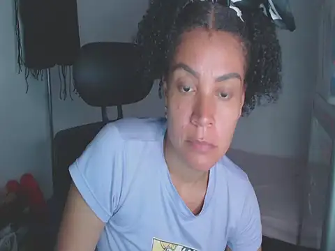 shayna cute online show from 8, 5, 2026
