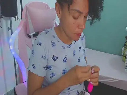 Snapshot of shayna_cute chatting on 13, 7, 2026 shayna cute online show from 13, 7, 2026