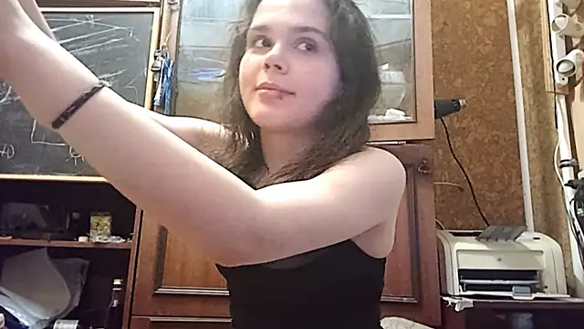 Snapshot of RosaleeSwint chatting on 3, 11, 2025 RosaleeSwint online show from 3, 11, 2025