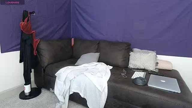 ChrisTinaBruce online show from 21, 11, 2025