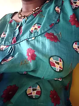 Snapshot of hyd_couple7878 chatting on 3, 11, 2025 hyd couple7878 online show from 3, 11, 2025