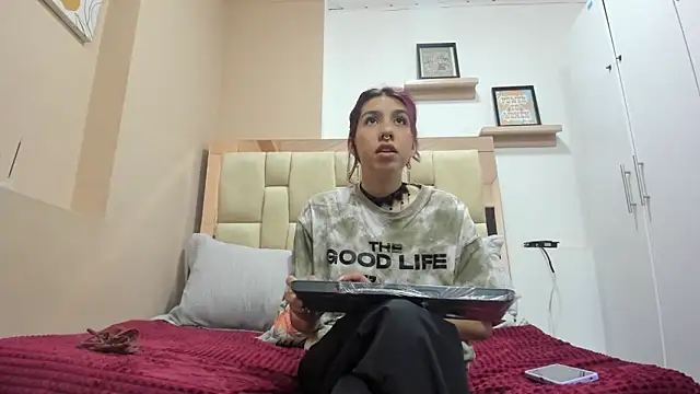 zoe-moreau online show from 19, 12, 2025