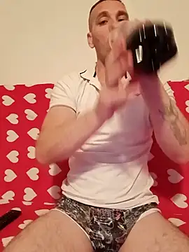 Snapshot of Baiat_Finut1 chatting on 3, 11, 2025 Baiat Finut1 online show from 3, 11, 2025