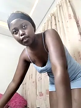 SweetSavage18 online show from 4, 12, 2025