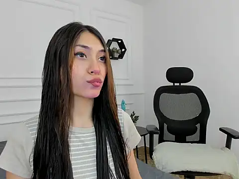 Snapshot of Ana_Muller19 chatting on 4, 11, 2025 Ana Muller19 online show from 4, 11, 2025