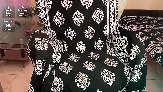 Snapshot of Charming_Cherry_ chatting on 8, 11, 2025 Charming Cherry online show from 8, 11, 2025