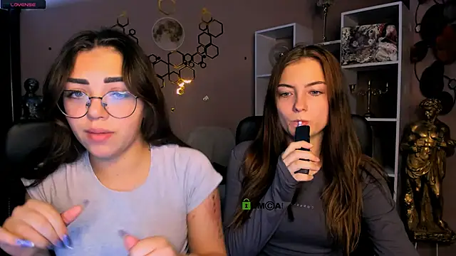 Snapshot of baby_hotte chatting on 18, 11, 2025 baby hotte online show from 18, 11, 2025