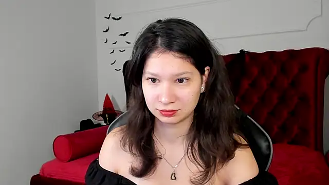 Snapshot of SaraDenars chatting on 4, 11, 2025 SaraDenars online show from 4, 11, 2025