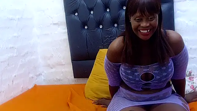 AUGUSTBLOOMxx online show from 28, 11, 2025