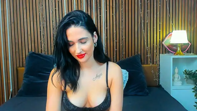 Snapshot of CamillaParis25 chatting on 30, 11, 2025 CamillaParis25 online show from 30, 11, 2025