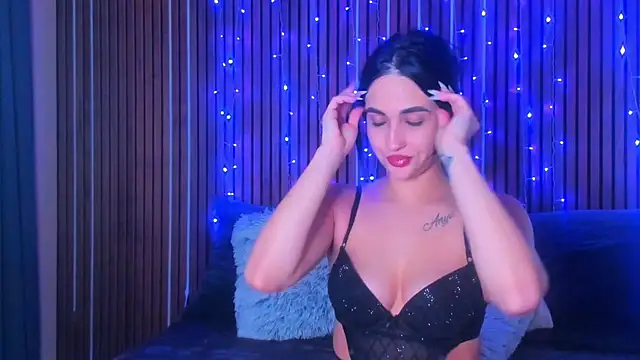 Snapshot of CamillaParis25 chatting on 22, 12, 2025 CamillaParis25 online show from 22, 12, 2025