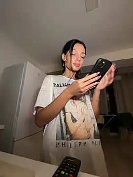 Snapshot of VickyM99 chatting on 4, 11, 2025 VickyM99 online show from 4, 11, 2025