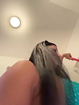 Snapshot of VickyM99 chatting on 8, 11, 2025 VickyM99 online show from 8, 11, 2025