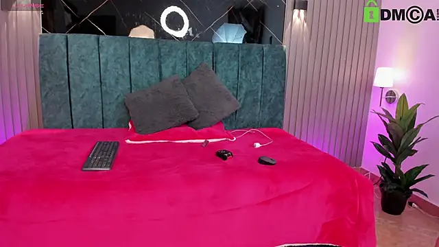 Bella Riverss online show from 3, 2, 2026