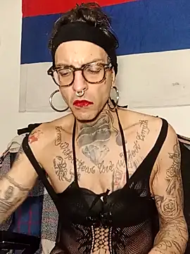 Snapshot of 00Travsharongomez chatting on 2, 12, 2025 00Travsharongomez online show from 2, 12, 2025