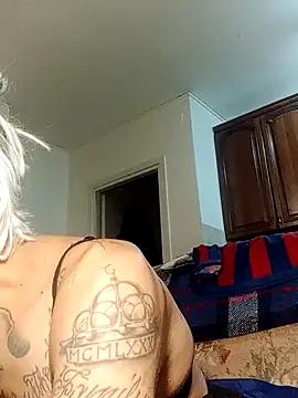 Snapshot of 00Travsharongomez chatting on 4, 11, 2025 00Travsharongomez online show from 4, 11, 2025