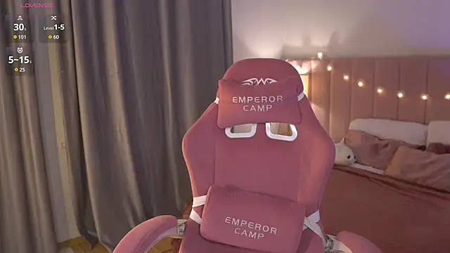 Snapshot of ohmyElly chatting on 4, 11, 2025 ohmyElly online show from 4, 11, 2025