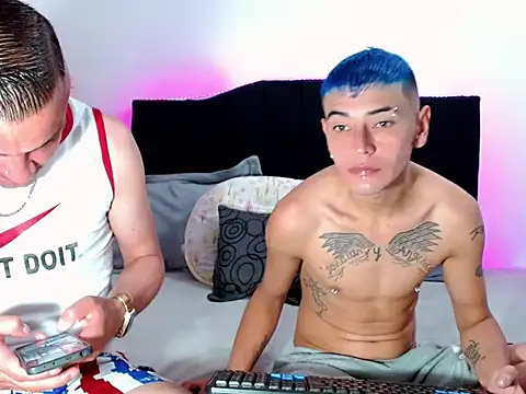 Snapshot of will_and_alex chatting on 4, 11, 2025 will and alex online show from 4, 11, 2025