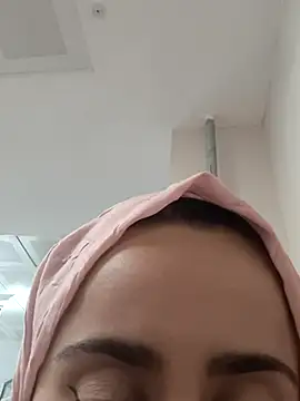 Snapshot of buseck_k chatting on 4, 11, 2025 buseck k online show from 4, 11, 2025