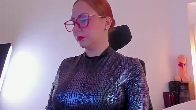 Snapshot of MistressErza chatting on 8, 7, 2026 MistressErza online show from 8, 7, 2026
