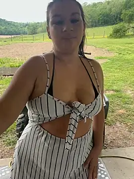 Snapshot of thickfarmtwat chatting on 5, 5, 2026 thickfarmtwat online show from 5, 5, 2026