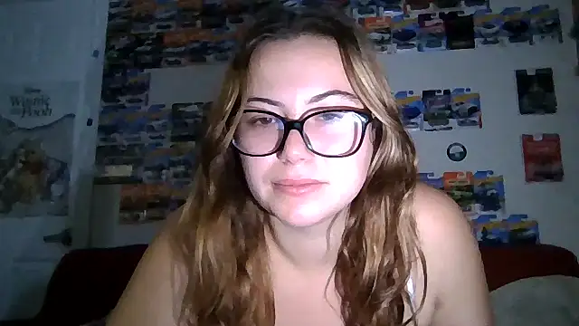 Snapshot of FreakyDreama chatting on 5, 11, 2025 FreakyDreama online show from 5, 11, 2025