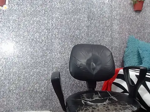 Snapshot of carelis_big_tits chatting on 8, 11, 2025 carelis big tits online show from 8, 11, 2025