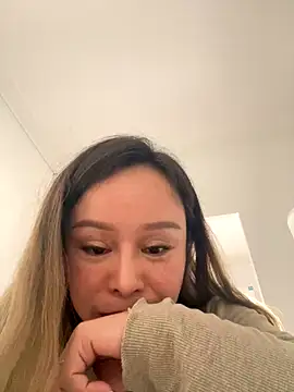 Snapshot of thu-cuoi chatting on 5, 11, 2025 thu-cuoi online show from 5, 11, 2025