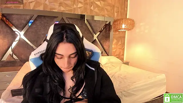 Kiara velvet   online show from 21, 4, 2026