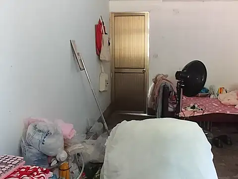 Snapshot of RebelAura chatting on 7, 5, 2026 RebelAura online show from 7, 5, 2026