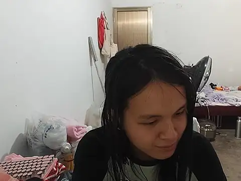 Snapshot of RebelAura chatting on 7, 6, 2026 RebelAura online show from 7, 6, 2026