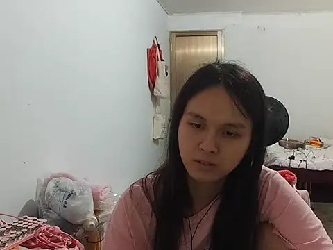 Snapshot of RebelAura chatting on 18, 5, 2026 RebelAura online show from 18, 5, 2026