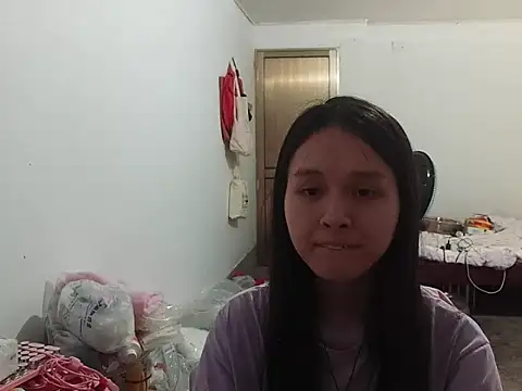 Snapshot of RebelAura chatting on 17, 5, 2026 RebelAura online show from 17, 5, 2026