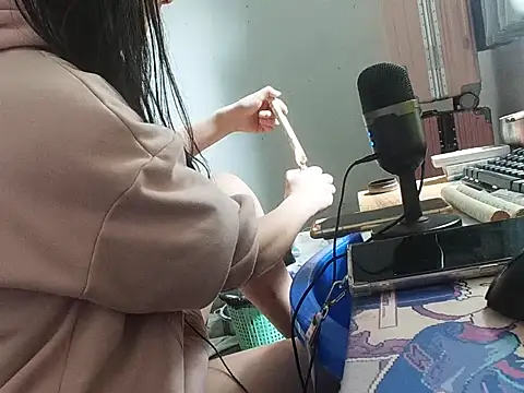 Snapshot of RebelAura chatting on 15, 5, 2026 RebelAura online show from 15, 5, 2026