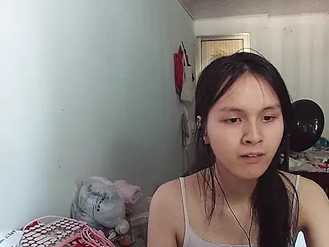 Snapshot of RebelAura chatting on 25, 5, 2026 RebelAura online show from 25, 5, 2026