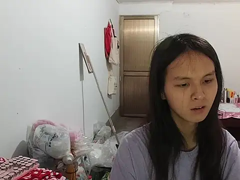 Snapshot of RebelAura chatting on 8, 5, 2026 RebelAura online show from 8, 5, 2026