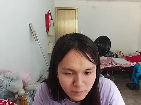 Snapshot of RebelAura chatting on 10, 5, 2026 RebelAura online show from 10, 5, 2026