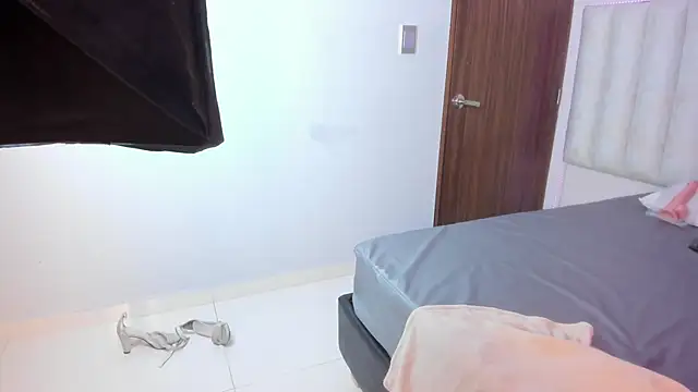 Snapshot of Isabella_Crofts chatting on 6, 11, 2025 Isabella Crofts online show from 6, 11, 2025